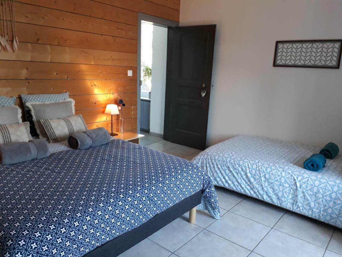 Gite Aux Lauriers Lacroix-sur-Meuse Экстерьер фото