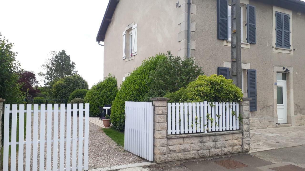 Gite Aux Lauriers Lacroix-sur-Meuse Экстерьер фото