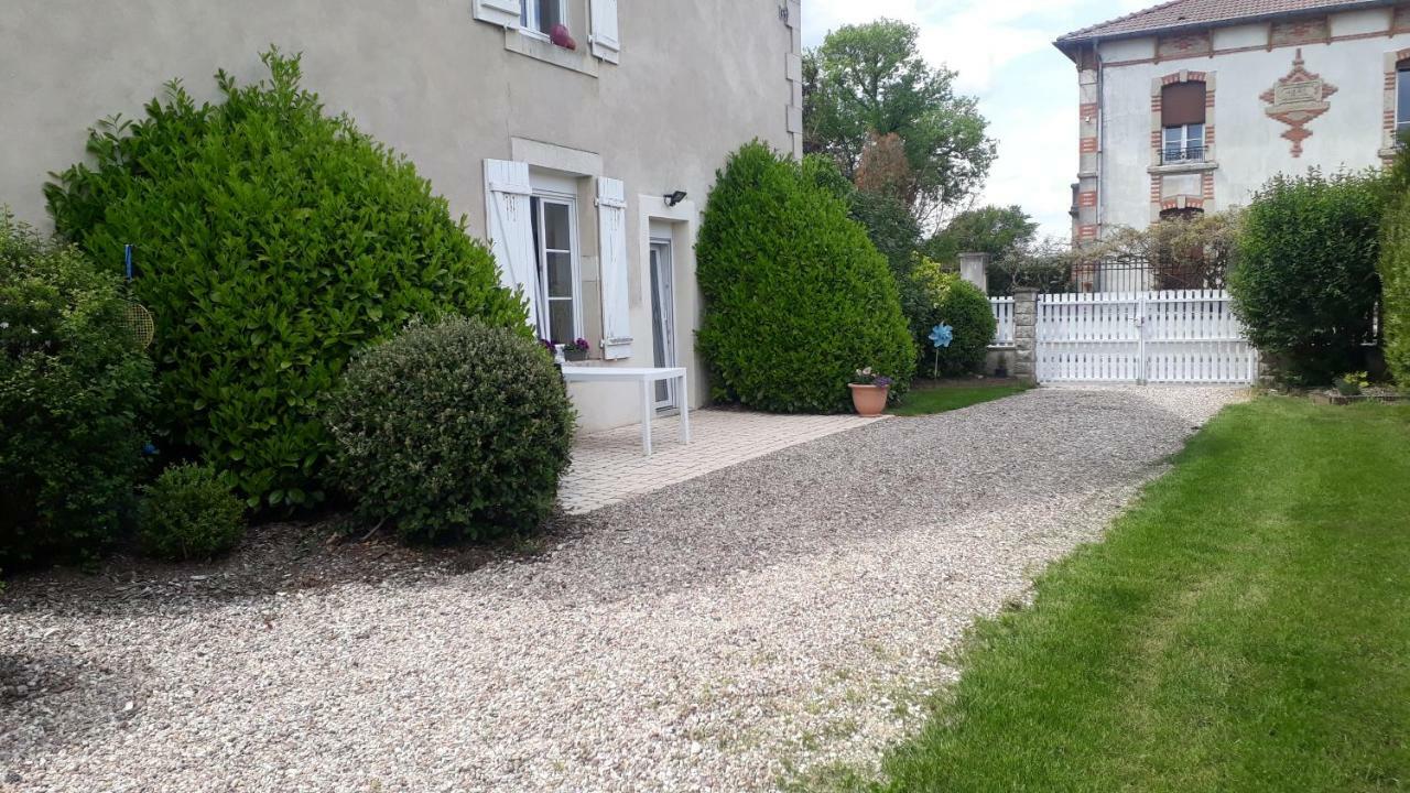 Gite Aux Lauriers Lacroix-sur-Meuse Экстерьер фото
