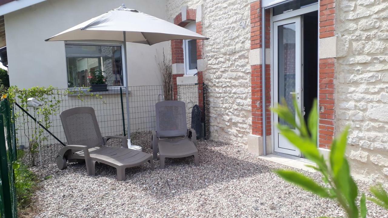 Gite Aux Lauriers Lacroix-sur-Meuse Экстерьер фото