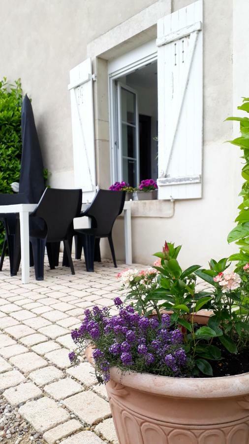 Gite Aux Lauriers Lacroix-sur-Meuse Экстерьер фото